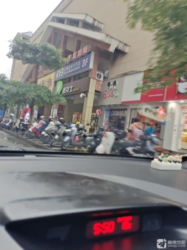 红黄蓝成长中心