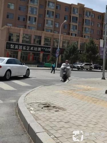 聚英器乐艺术培训