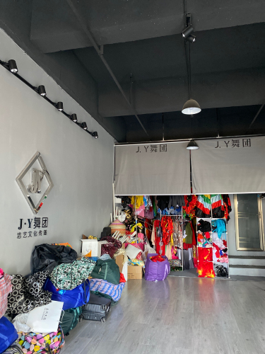 J.Y舞团