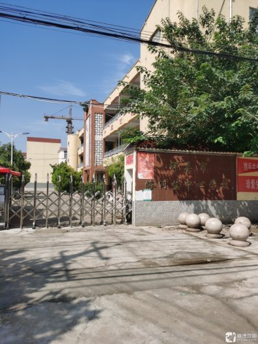 辉县市峪河镇中心学校